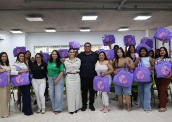 Mujeres de Puerto Colombia reciben insumos para impulsar emprendimientos de belleza