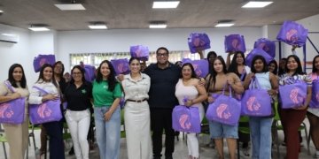 Mujeres de Puerto Colombia reciben insumos para impulsar emprendimientos de belleza